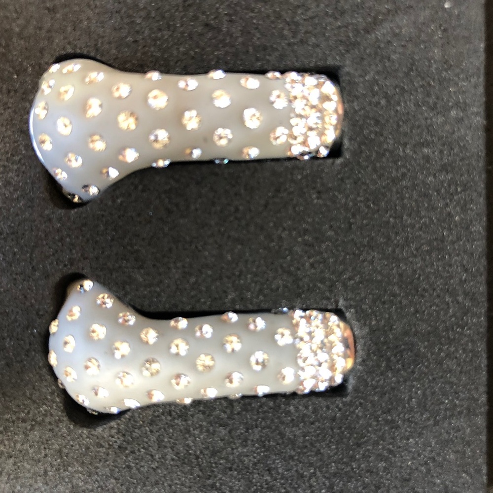 DEOS BRAND APPLE EARPHONE COVERS, PLATINUM, LIGHT GREY WITH CRYSTALS